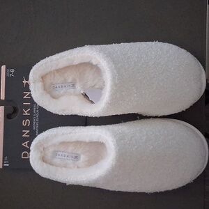 Danskin Plush White Slippers